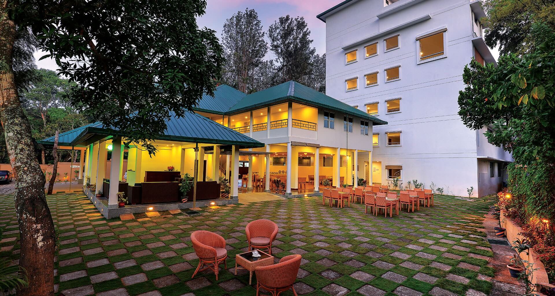 STAY LUXURIOUS  ON YOUR SPECIAL WEEKEND AT HOTEL PEPPERVINE , THEKKADY  